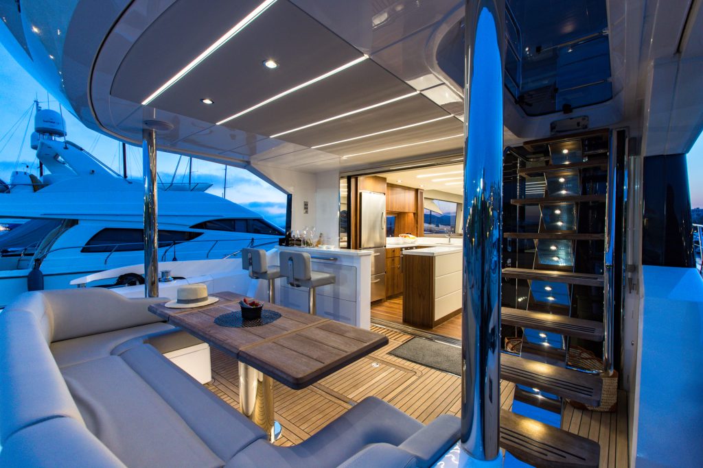Bar Main Deck SunMarine Copy Right