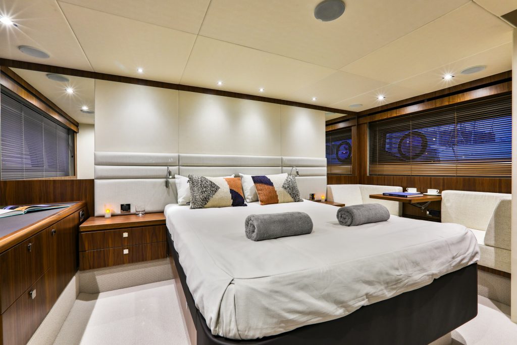 Master Cabin 3 SunMarine Copy Right