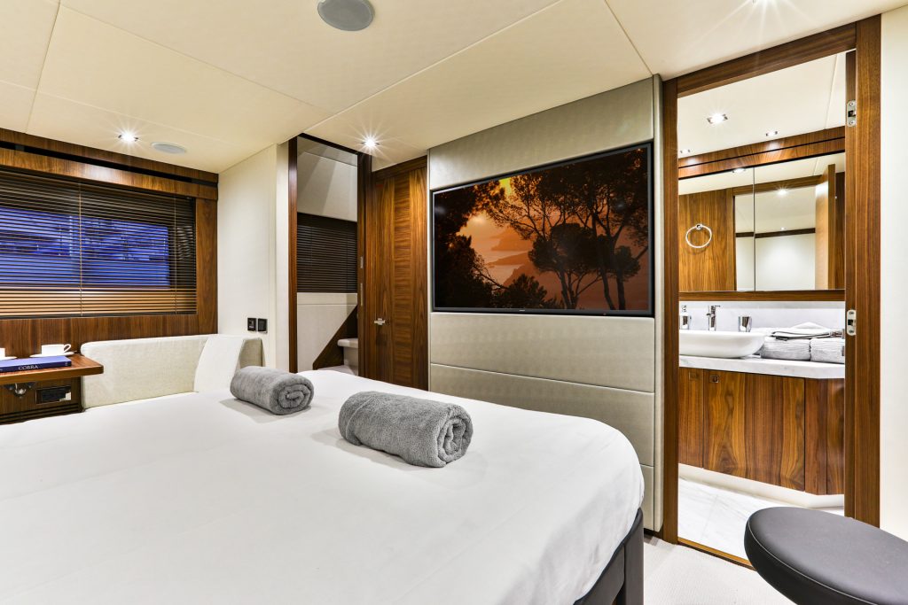 Master Cabin SunMarine Copy Right