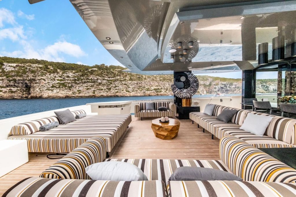 Arcadia 85 Charter Ibiza Amoyachts 15