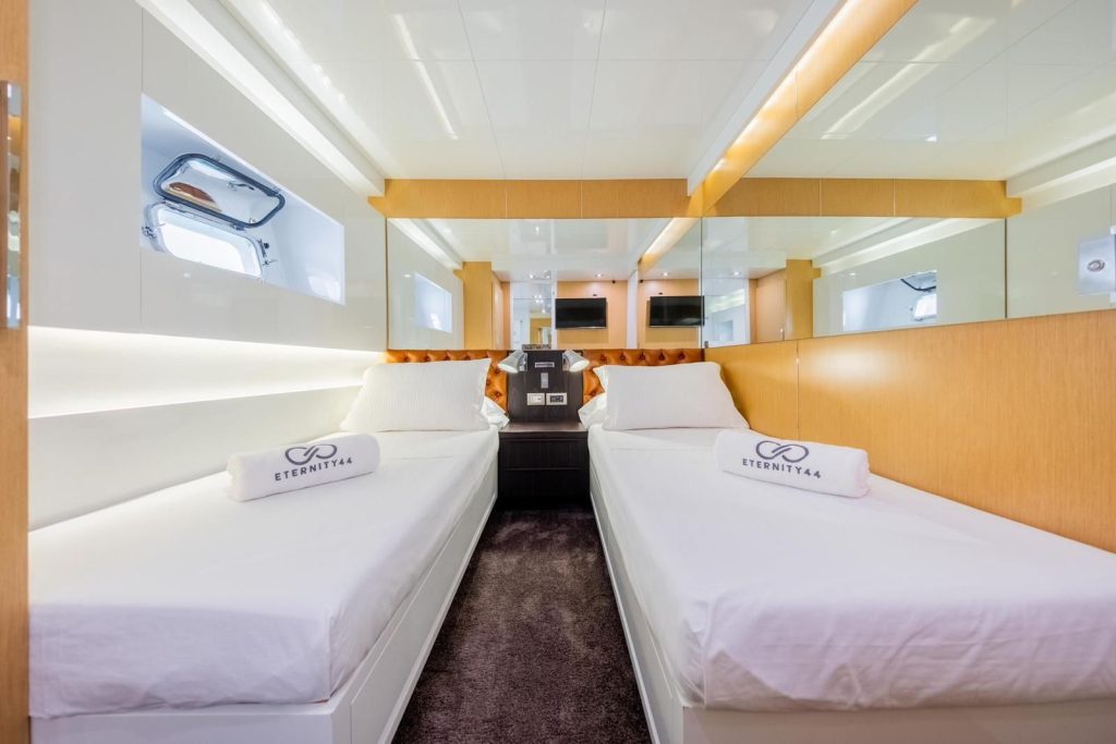 Arcadia 85 Charter Ibiza Amoyachts 17