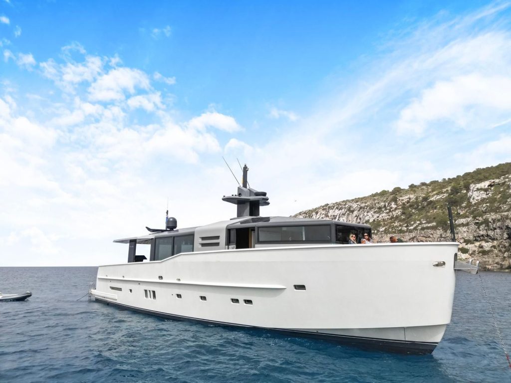 Arcadia 85 Charter Ibiza Amoyachts 6